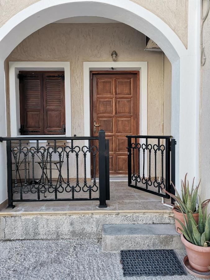 Villa Perissa Thira Exterior photo